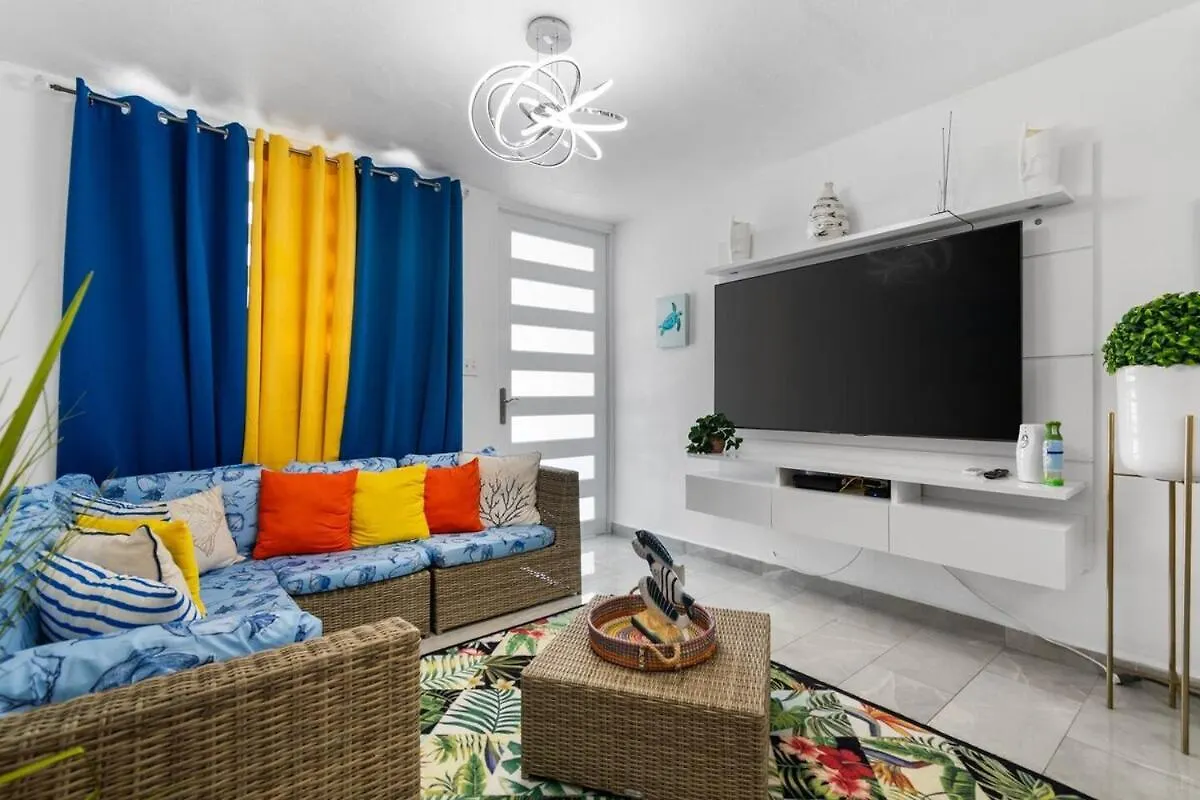 Family Home 4 Bedroom Near To The Airport Pool 캐롤라이나